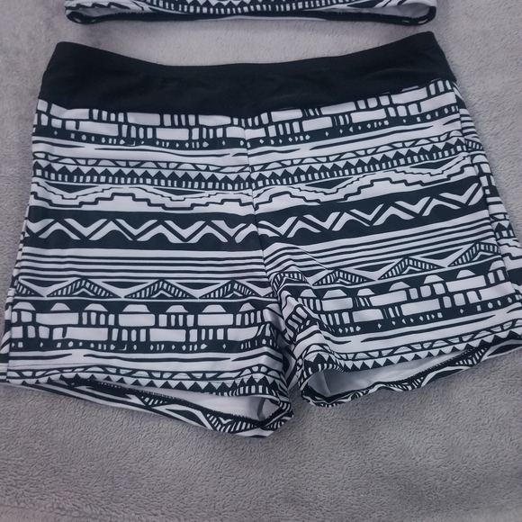2‎ piece bathing suite | Size M | black & white - Picture 7 of 9
